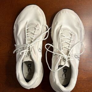 On Cloud white 8.5 sneakers